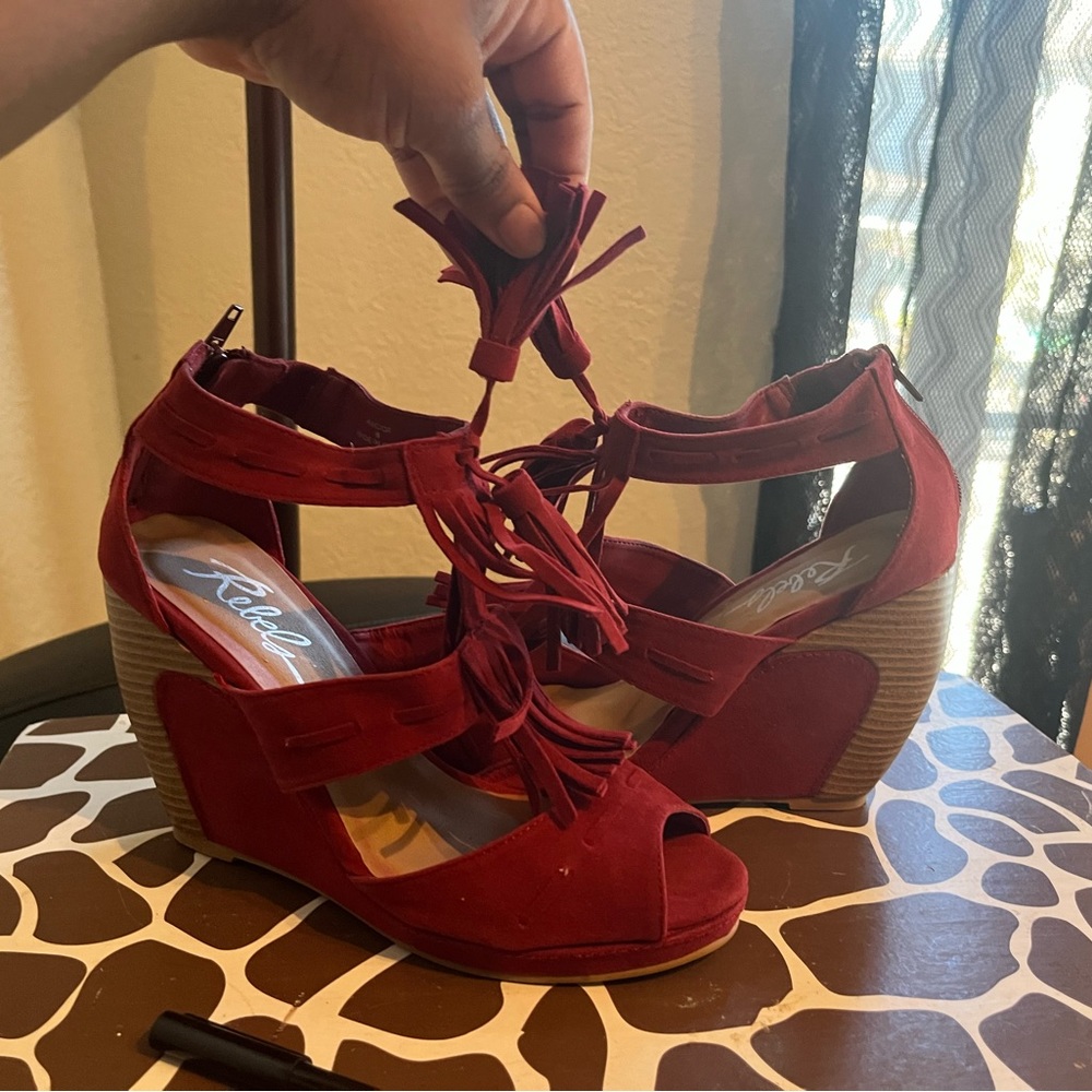 Red and brown Wedges